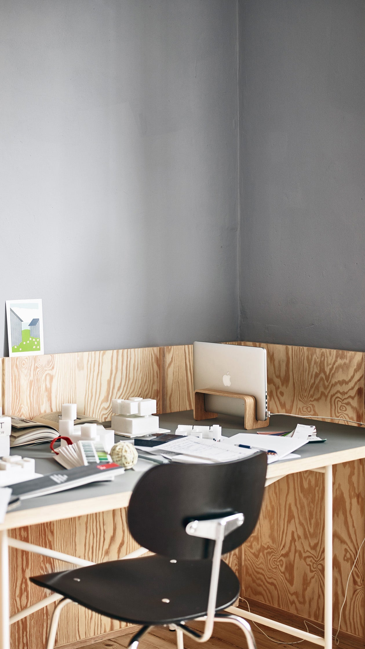 Vertical MacBook Stand in wood handcrafted in Denmark